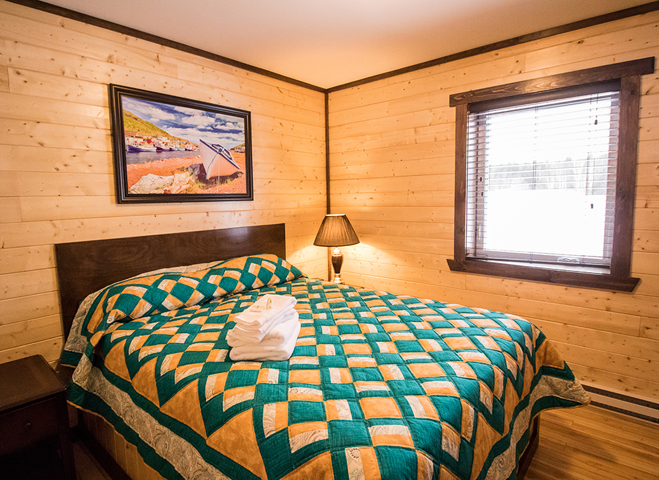 Cozy Wood Cottages Deer Lake, Newfoundland Cabin